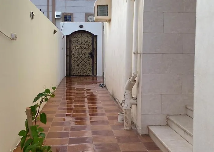 شقة بداخل حد الحرم